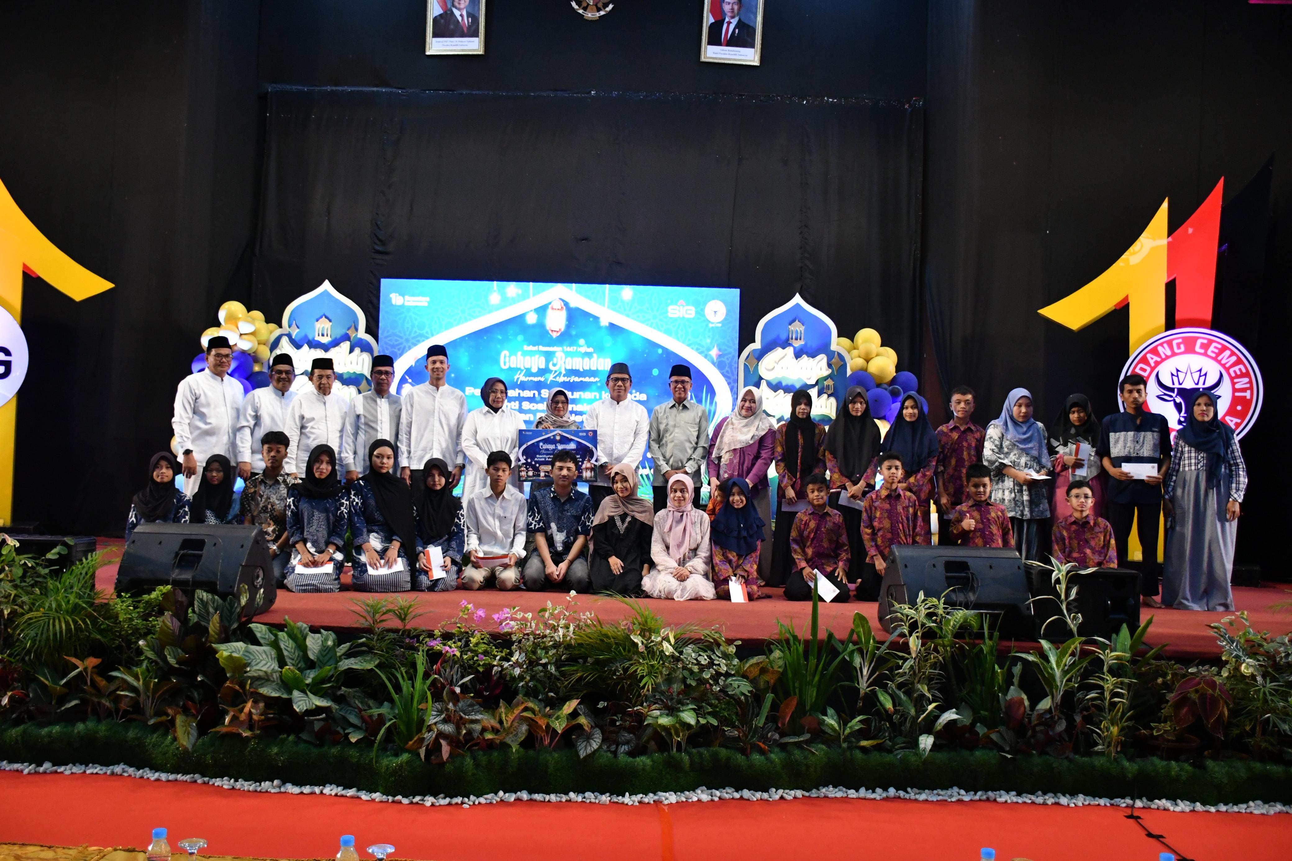 SIG dan Semen Padang gelar Safari Ramadan 1447 H di Padang, perkuat transformasi bisnis dan silaturahmi, serta salurkan santunan Rp20 juta.