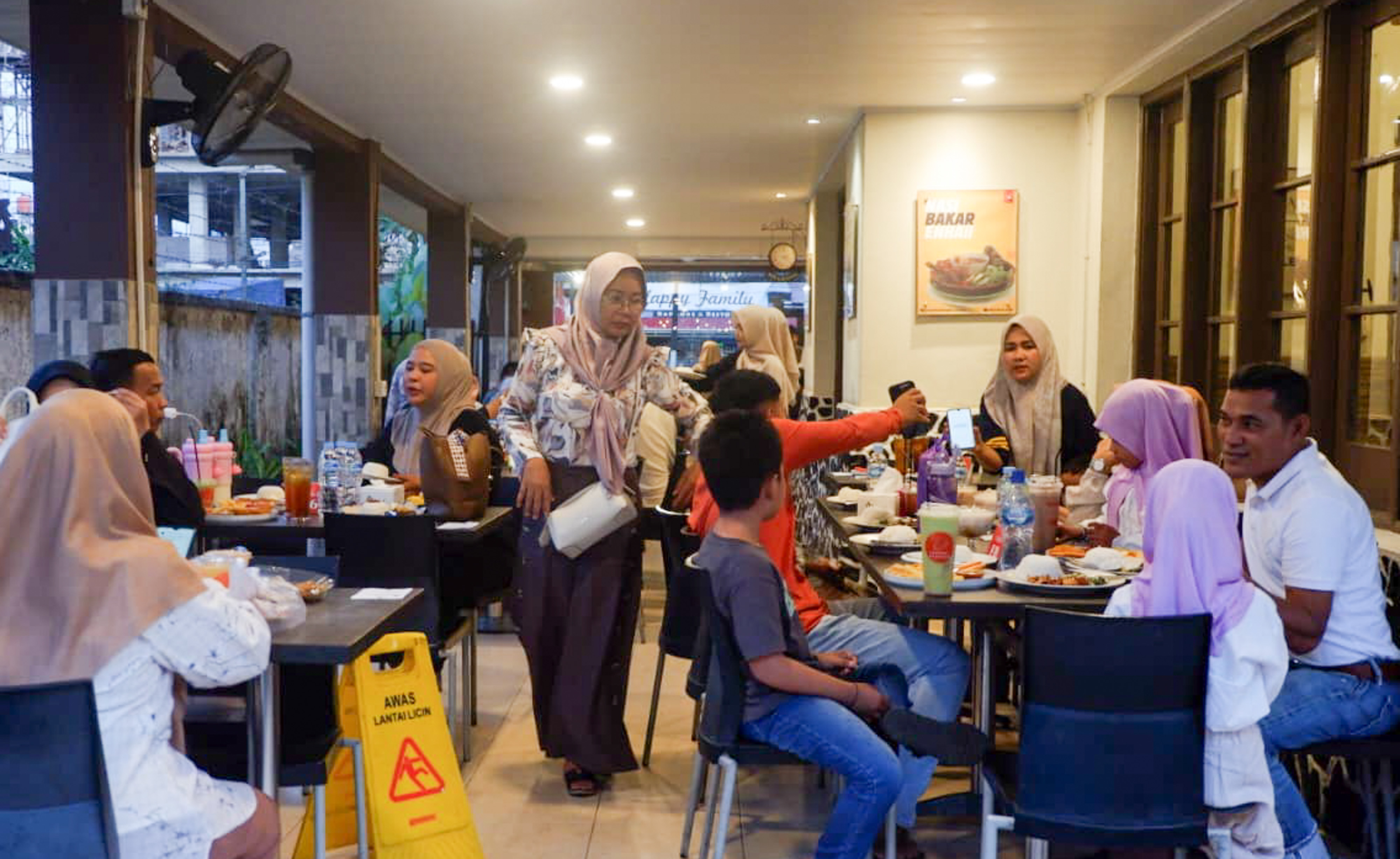 Soerabi Bandung Enhaii Hayam Wuruk Padang siapkan Paket Bedug Ramadhan mulai Rp39 ribu dan aneka menu surabi autentik khas Bandung.