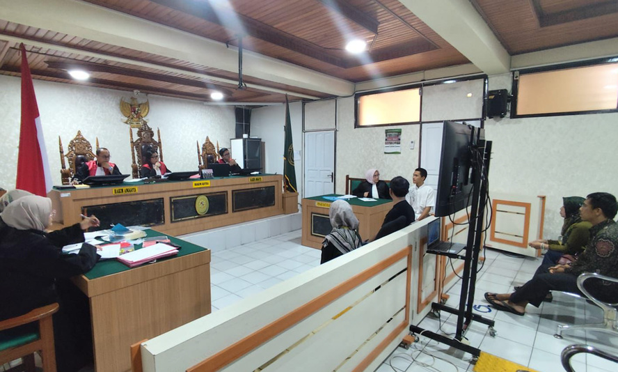 Sidang pembakaran Pasar Payakumbuh hadirkan saksi, korban rugi Rp2 miliar, terdakwa bantah keterangan di PN Payakumbuh.