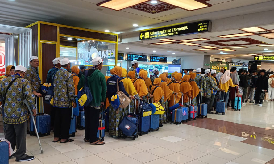 Suasana keberangkatan jamaah umroh di BIM, beberapa waktu lalu. (Dok zafa tour)