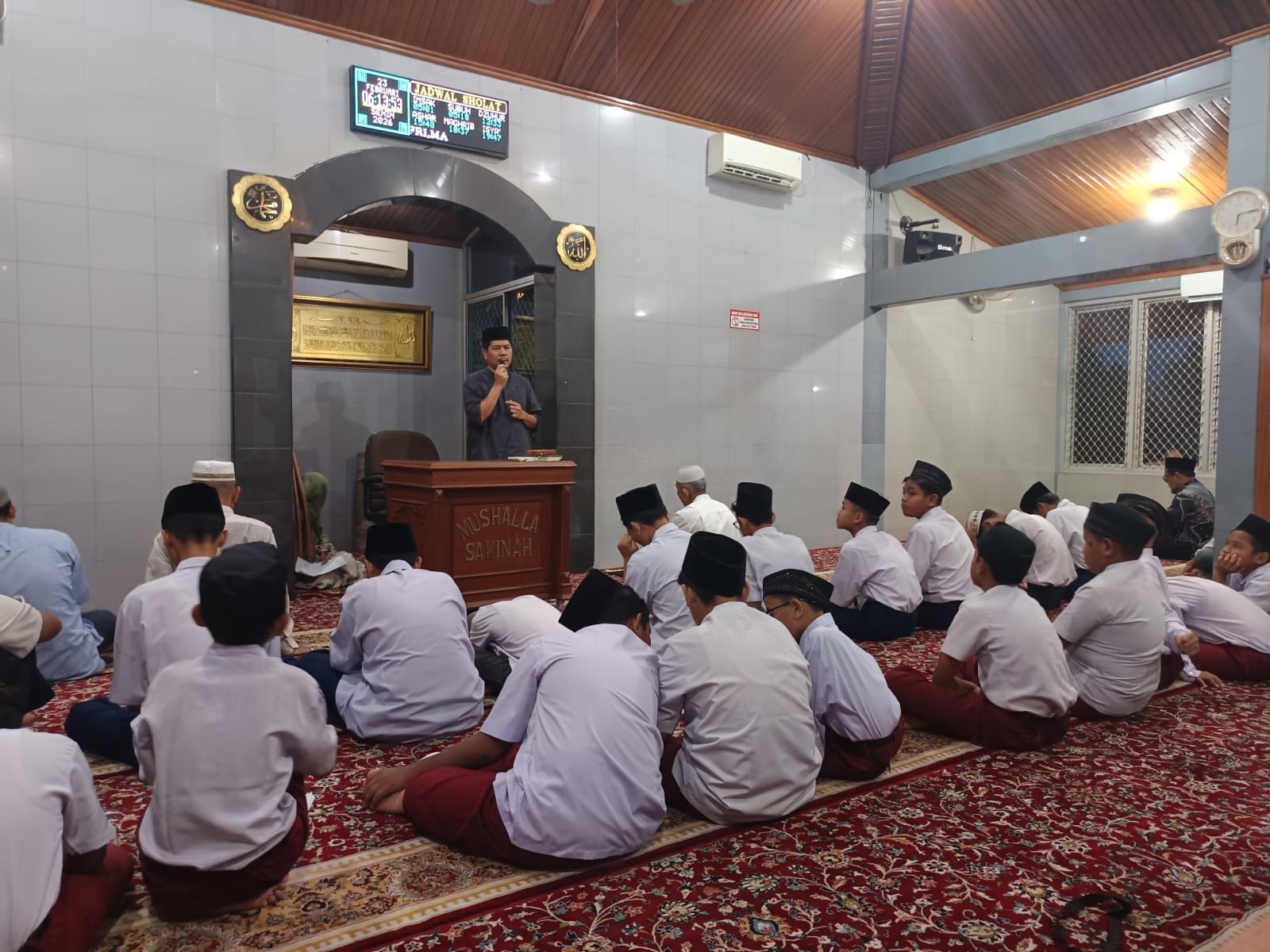 KHIDMAT : Murid SMP dan SD saat menjalani Pesantren Ramadhan 1447 H di Musala Sakinah baru-baru ini.