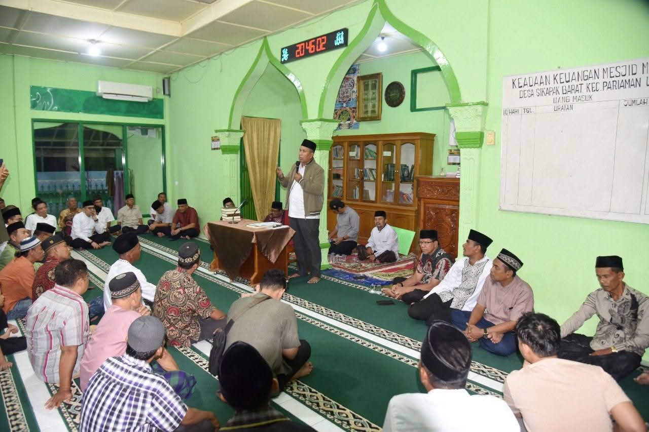 TSR II Pariaman dipimpin Wawako Mulyadi kunjungi Masjid Al Bukhari, serap aspirasi warga, dan salurkan bantuan Rp7,5 juta serta Al-Qur&rsquo;an.