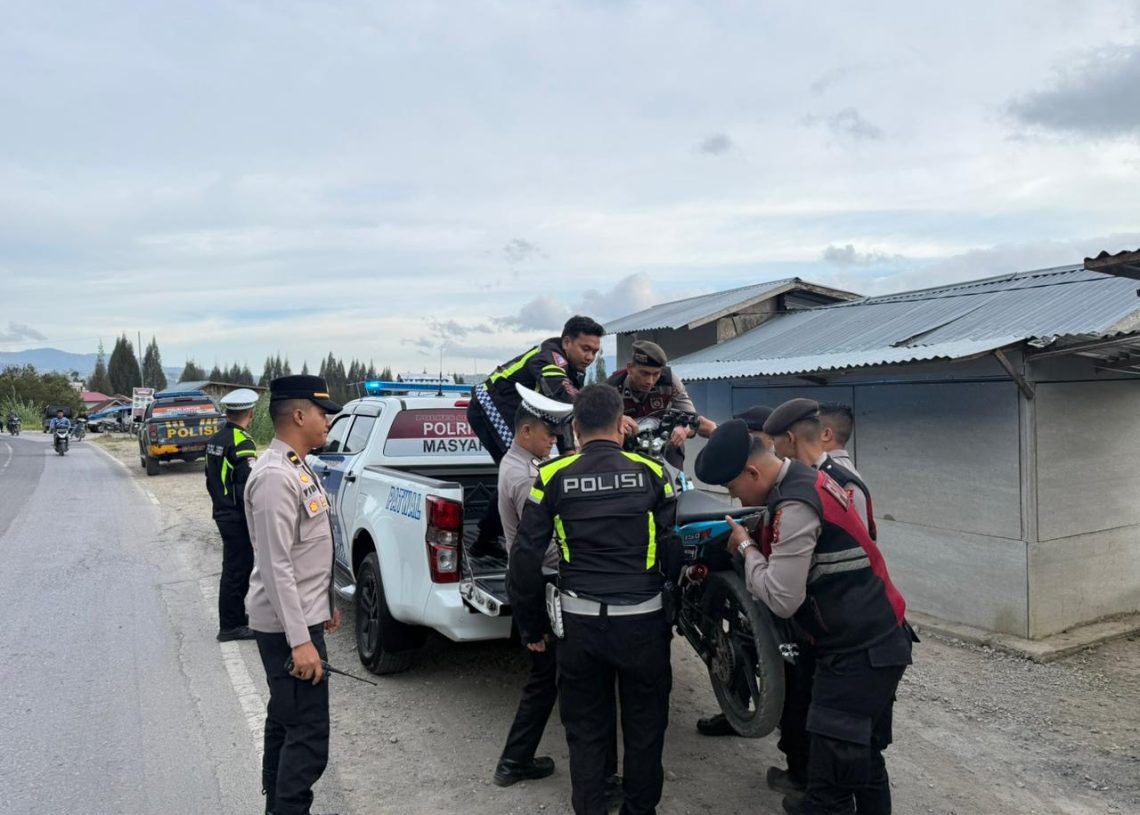 Polres Solok mengerahkan tim terpadu untuk menertibkan aktivitas balap liar di kawasan Alahan Panjang, Senin (2/3/2026).
