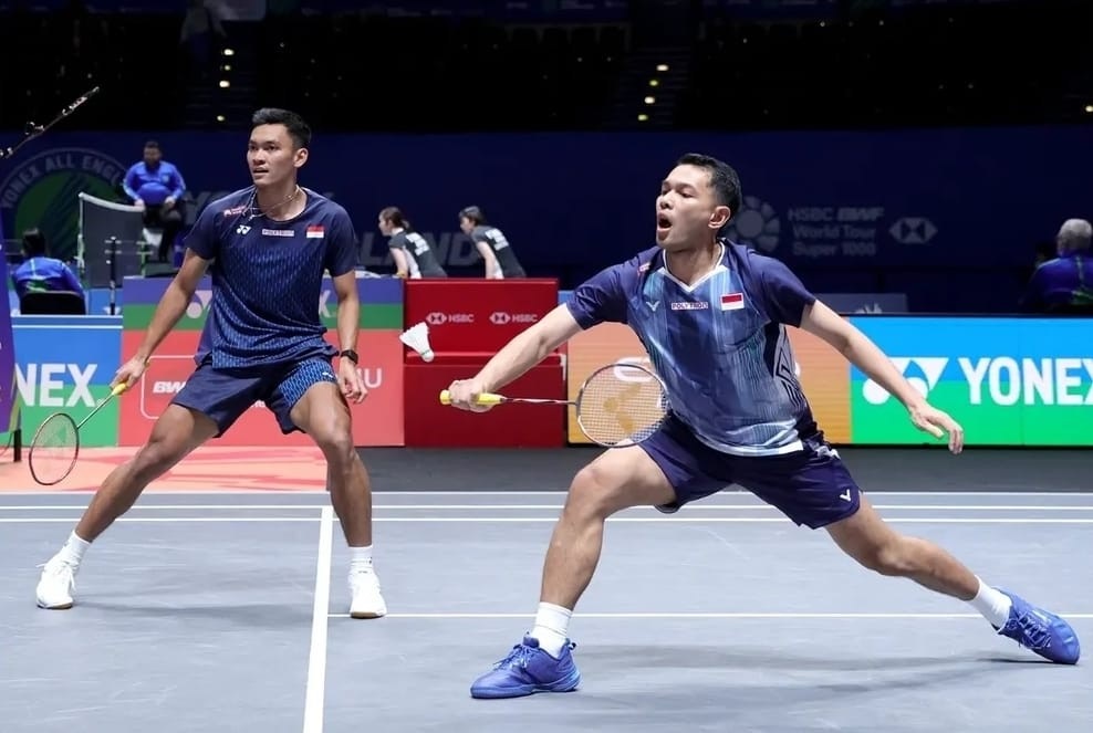PENASARAN: Pasangan ganda putra Indonesia Fajar Alfian/ Muhammad Shohibul Fikri akan bertemu dengan juniornya Raymond Indra/Nikolaus Joaquin pada babak 16 besar All England 2026 hari ini.