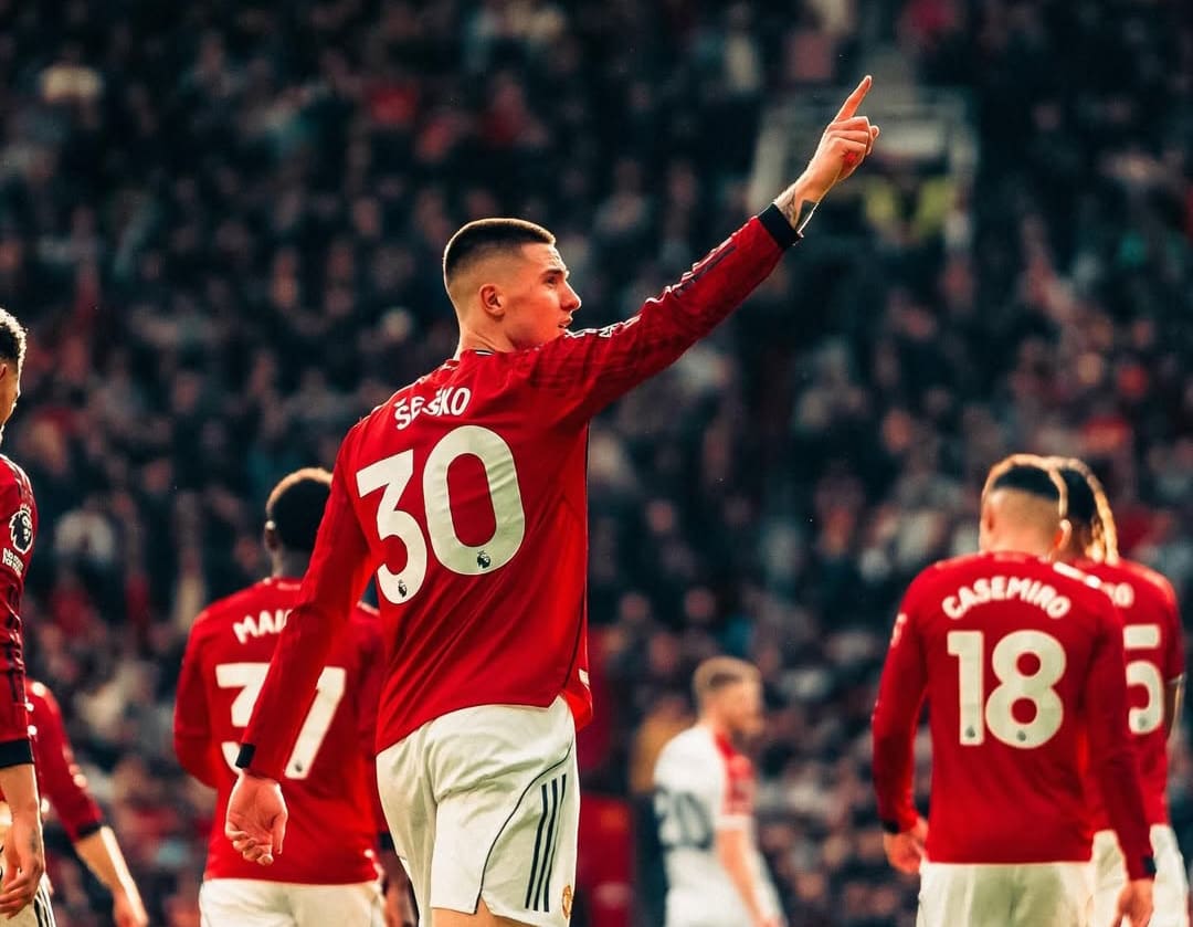 Penyerang muda MU, Benjamin Sesko, menunjukkan performa tajam dengan tujuh gol dari delapan laga terakhir, jelang duel kontra Newcastle di St James&rsquo; Park.(Foto: Dok. IG @benjaminsesko)