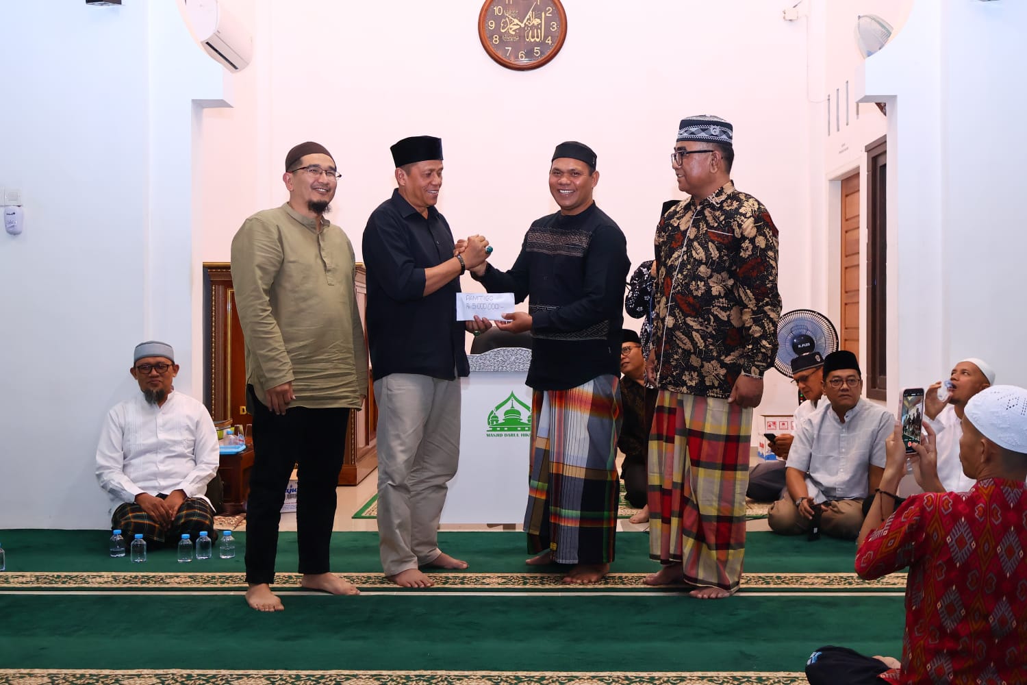 Wali Kota Payakumbuh, Zulmaeta, bersama Wakil Wali Kota Elzadaswarman memimpin langsung kunjungan Tim Safari Ramadan.