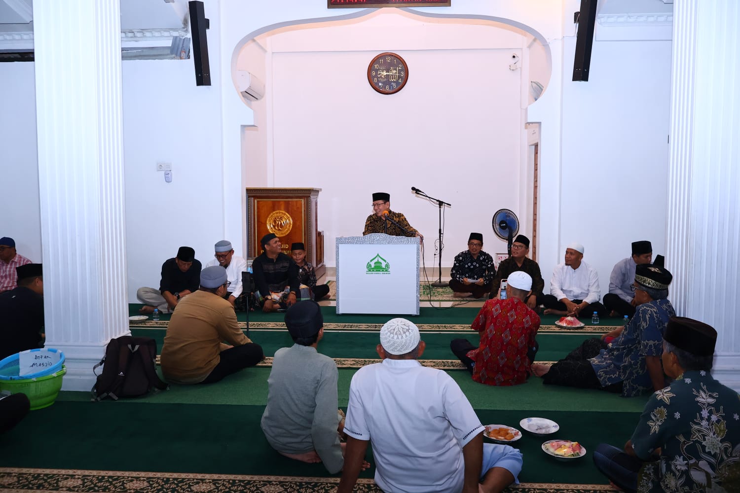 Wali Kota Payakumbuh pimpin Safari Ramadan di Masjid Darul Hikmah, serukan persatuan, waspada narkoba, dan dukung pembangunan masjid.