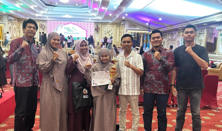 BIKIN BANGGA : Murid SDS IT IPHI Payakumbuh ketika berhasil membukukan gelar Harapan I di ajang Lomba Hafidz Cilik Padang TV 2026 Kategori 1 Juz pada (22/2) lalu.(Tim laman guru)