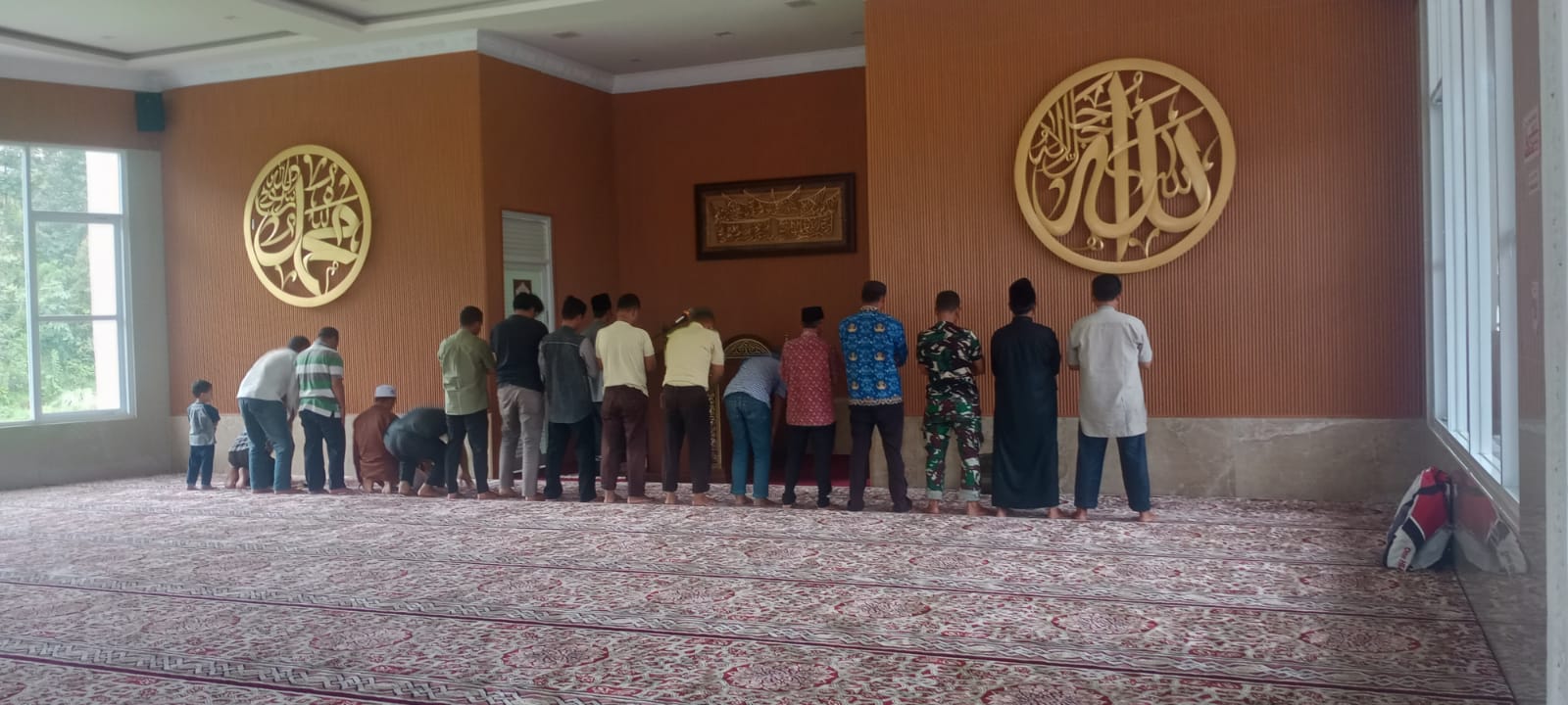 Masjid Musafir di jalur bypass Payakumbuh ramai disinggahi jemaah dan pengendara selama Ramadan karena lokasi strategis dan suasana ibadah yang tenang.