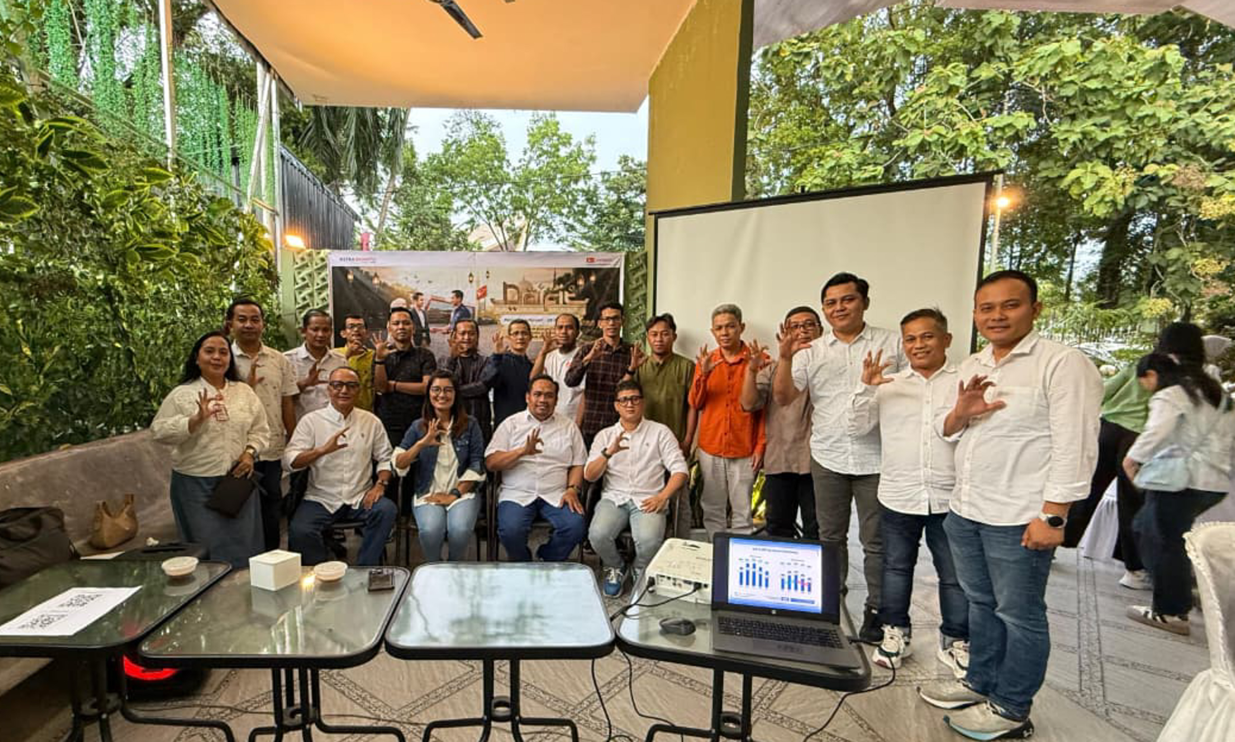 Kacab Astra Daihatsu Padang Emma Sabarina Ginting, Kepala PT Capella Medan Cabang Padang Ramlan Gazali, Kepala Bengkel Astra Daihatsu Padang Abdul Fahmi, dan jajaran, saat Media Gathering Daifit 2026.