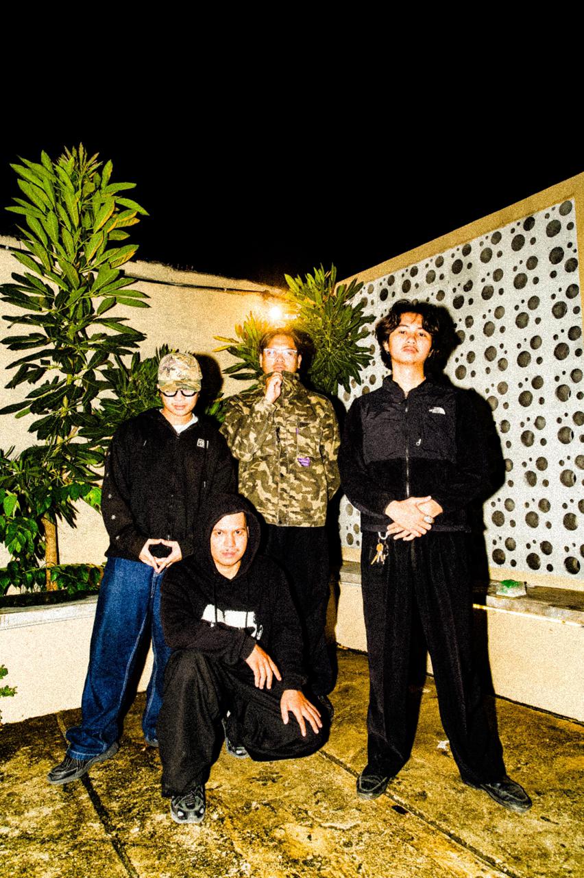 Para personel Bone Sight (ki-ka) Rafi, Vadil (jongkok) Adan, dan Habib.