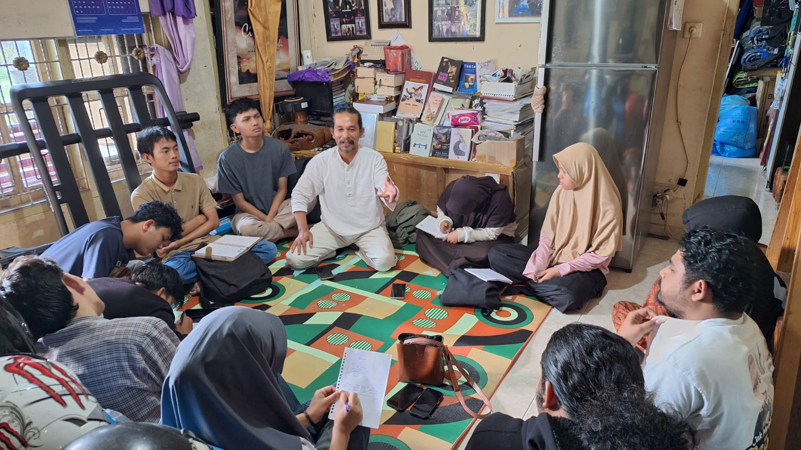 Komunitas Seni Kuflet gelar diskusi &ldquo;Unlock Infinity&rdquo; bersama Dr Adri Yandi, bahas creative thinking untuk mencegah art block dalam proses berkarya.