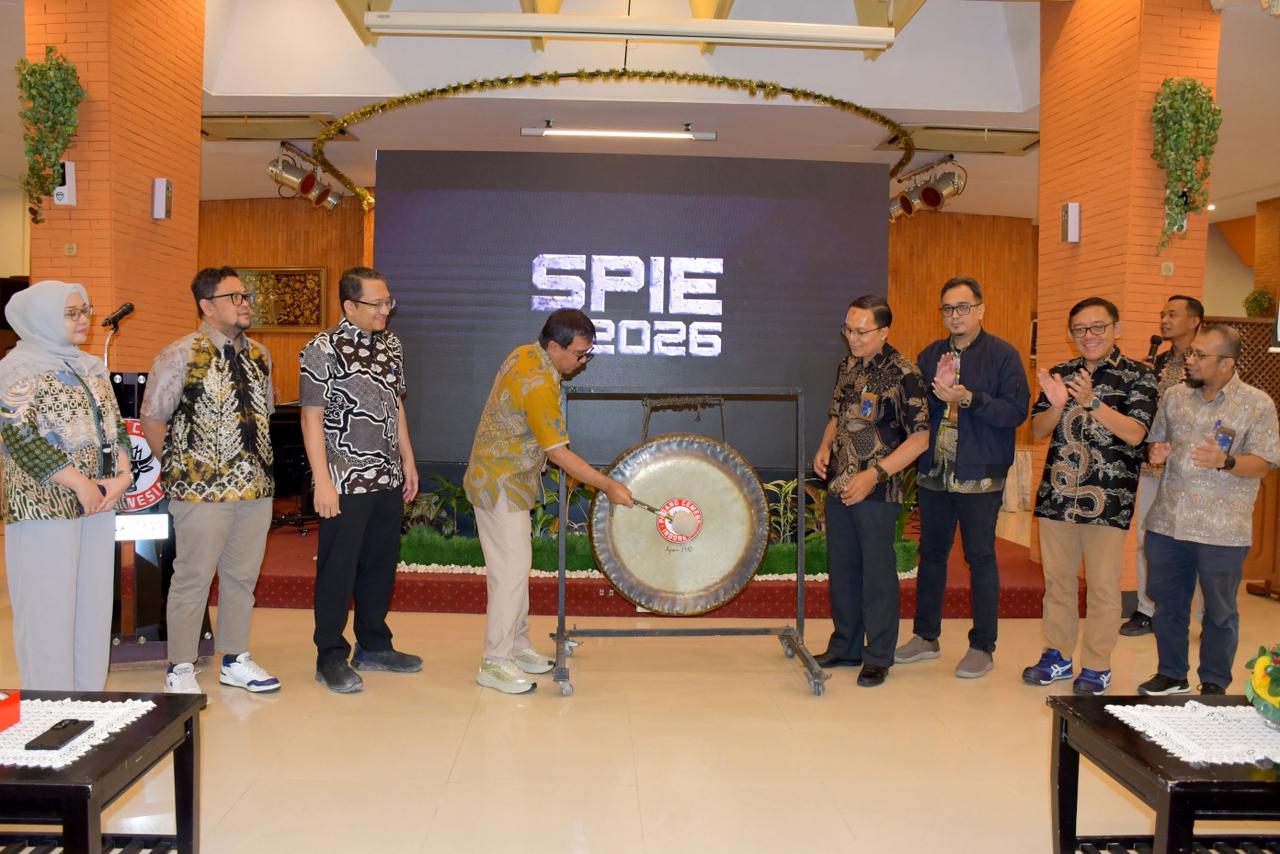 Direktur Utama PT Semen Padang, Pri Gustari Akbar, meluncurkan SPIE 2026 yang mengusung tema &ldquo;Next-Level Innovation: From Efficiency to Value Creation, Driving Operational Excellence.&rdquo;