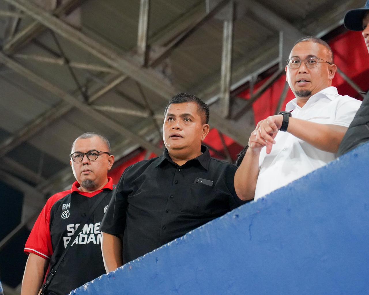 Komisaris Semen Padang FC, Braditi Moulevey.