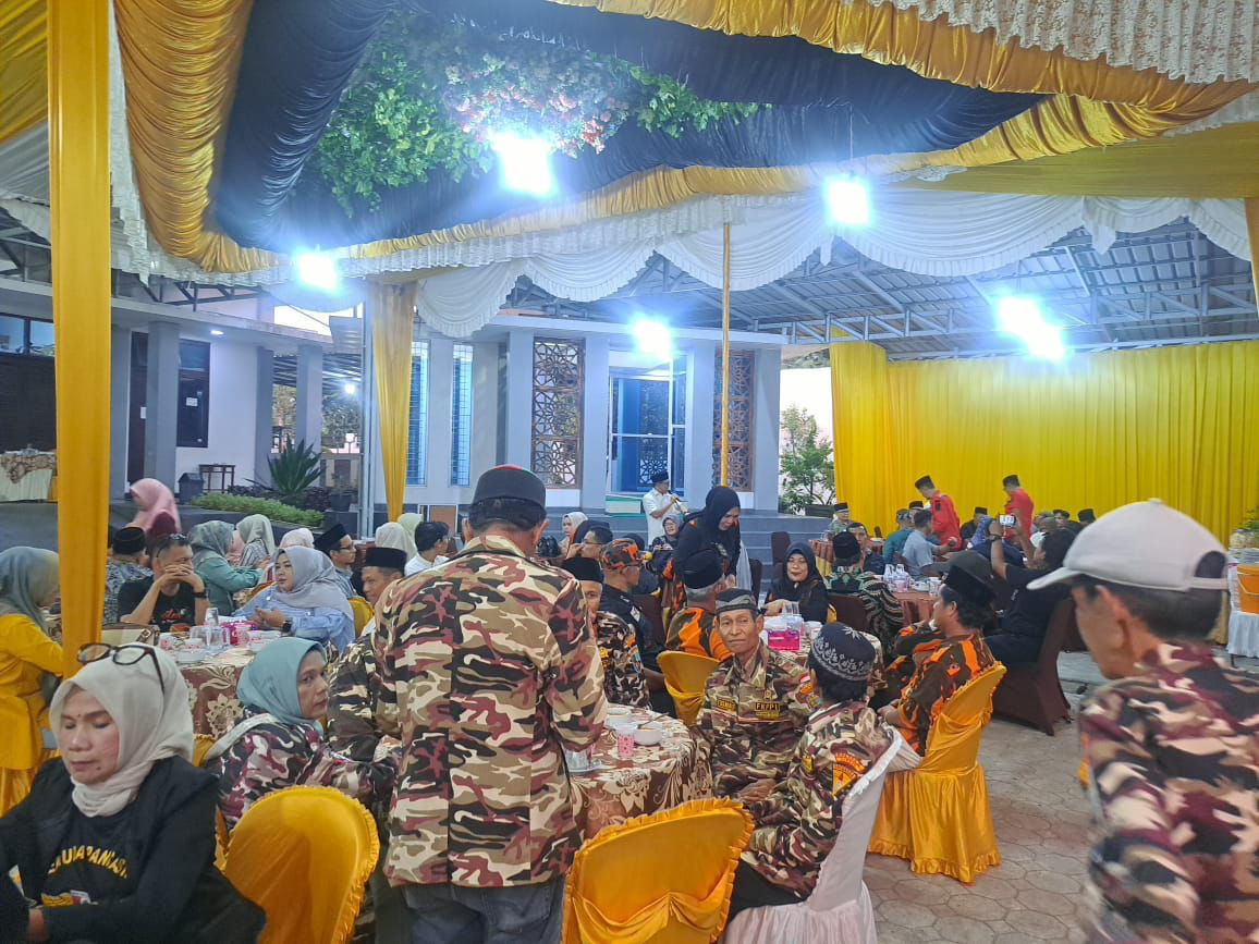 Pimpinan Dewan Perwakilan Rakyat Daerah Kota Solok menggelar acara buka puasa bersama dengan berbagai elemen masyarakat.