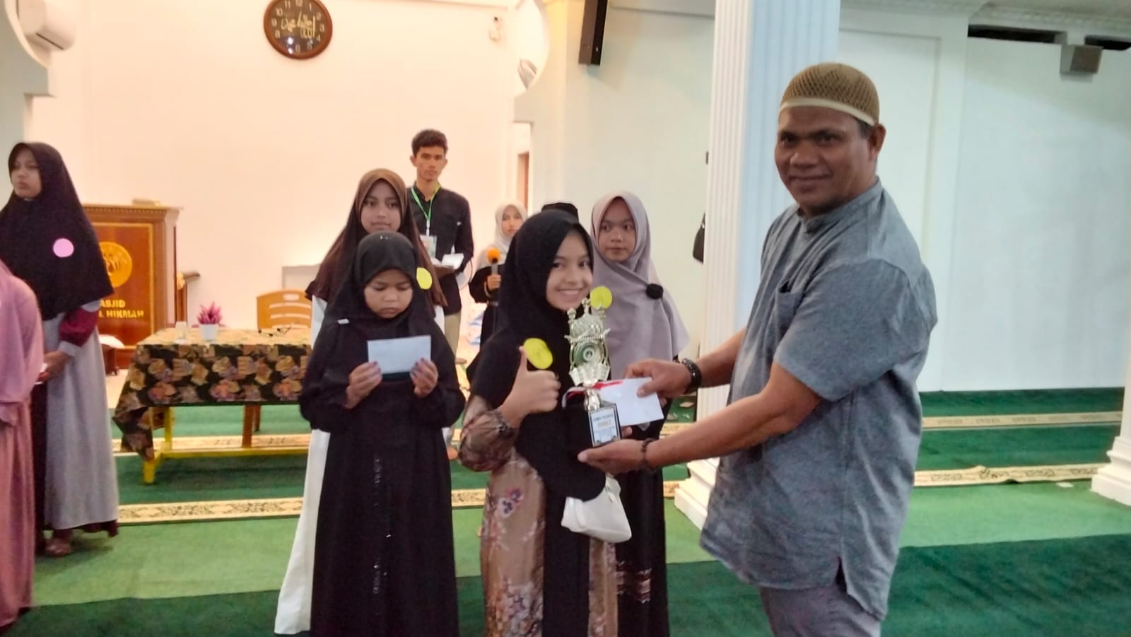 Pelajar SMP menjadi panitia lomba MTQ Nuzulul Qur&rsquo;an di Masjid Darul Hikmah Payakumbuh. Sebanyak 25 peserta dari Payakumbuh dan Limapuluh Kota ikut lomba.