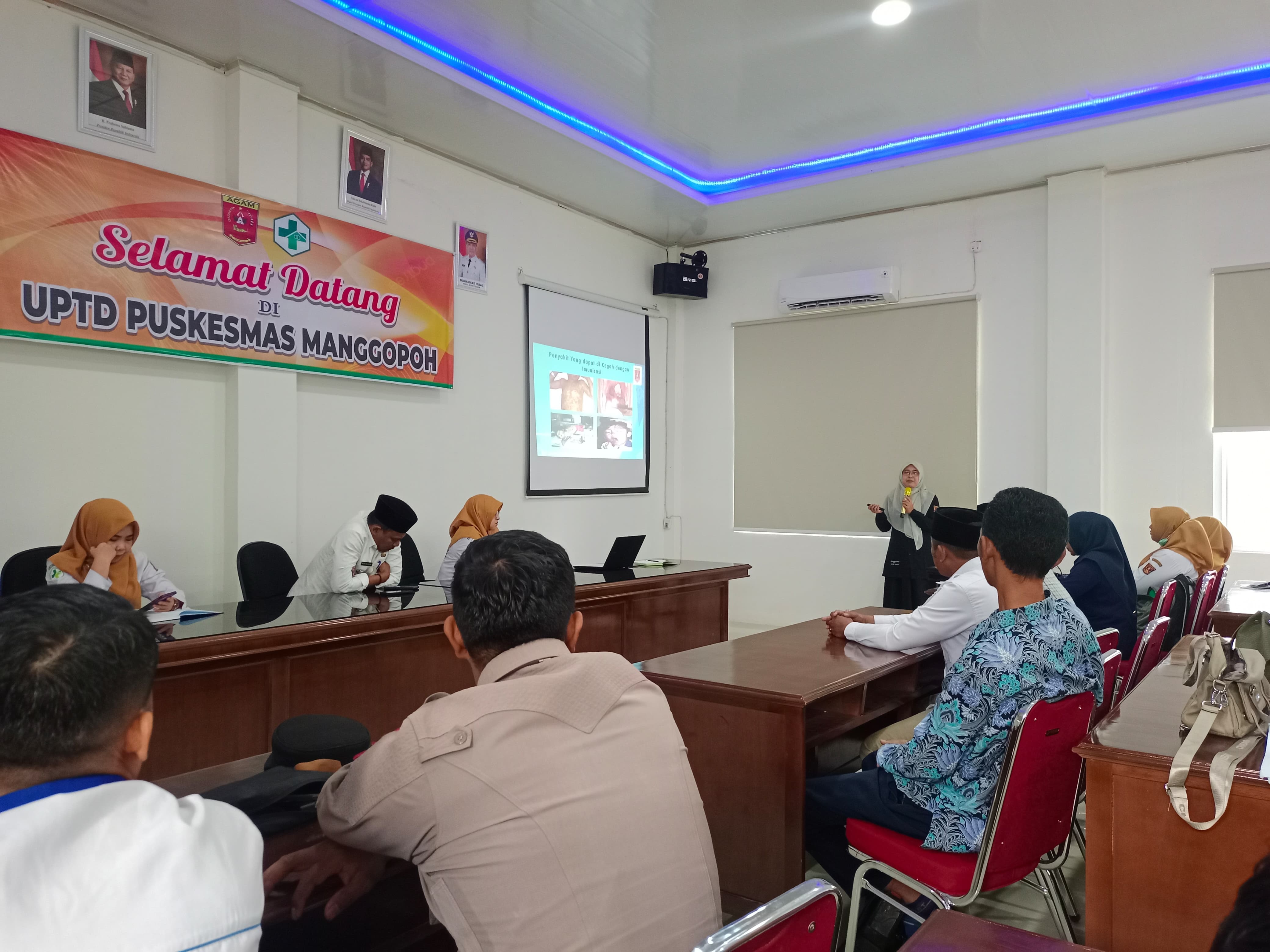 UPTD Puskesmas Manggopoh menggelar rapat koordinasi kewaspadaan KLB PD3I di aula Puskesmas Manggopoh, Lubukbasung, Senin (9/3).