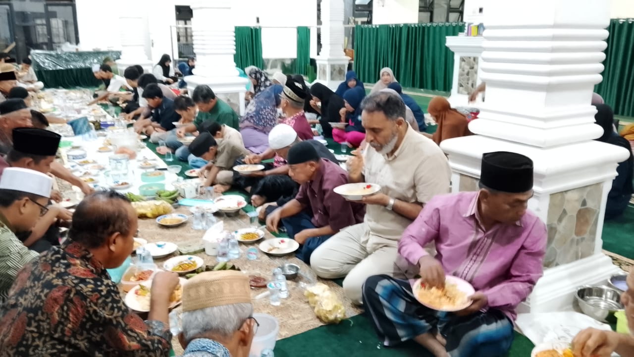 Tradisi Manyelo sambut Nuzulul Quran di Payakumbuh.