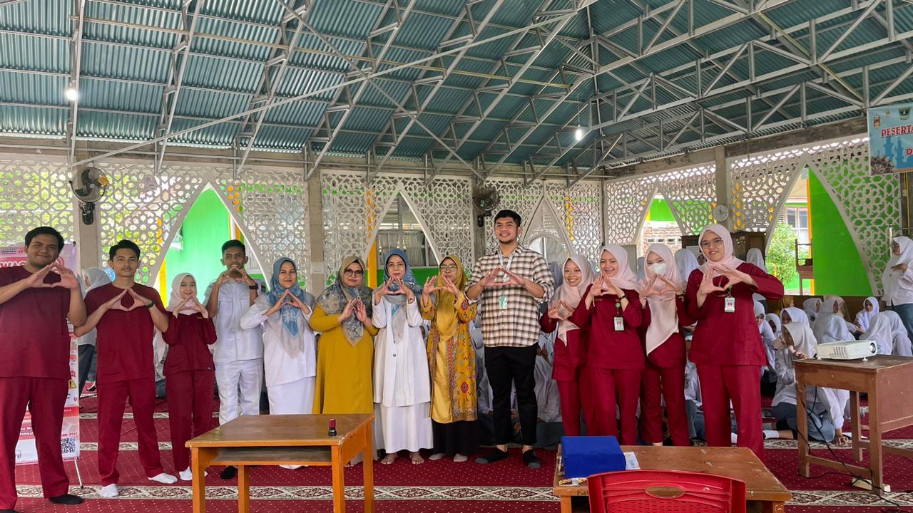 Dokter Muda IKM-KK FK Unand meluncurkan program BOOST (Bersama Optimalkan Orientasi dan Suplementasi Tambah Darah) untuk Remaja Putri di SMA Negeri 14 Padang, Senin (9/3/2026).