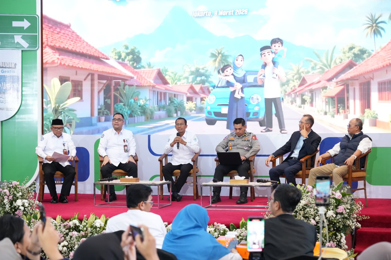 Direktur Utama BPJS Kesehatan, Prihati Pujowaskito, pastikan layanan JKN tetap berjalan selama mudik Lebaran 2026, posko layanan dibuka di sejumlah titik strategis bagi peserta.