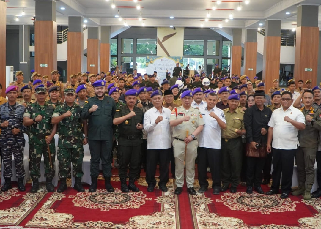 Wali Kota Padang Fadly Amran menghadiri pelantikan Komandan Resimen Mahasiswa Pagaruyuang Sumatera Barat di Padang, Rabu (11/3/2026).(Foto: Prokopim)