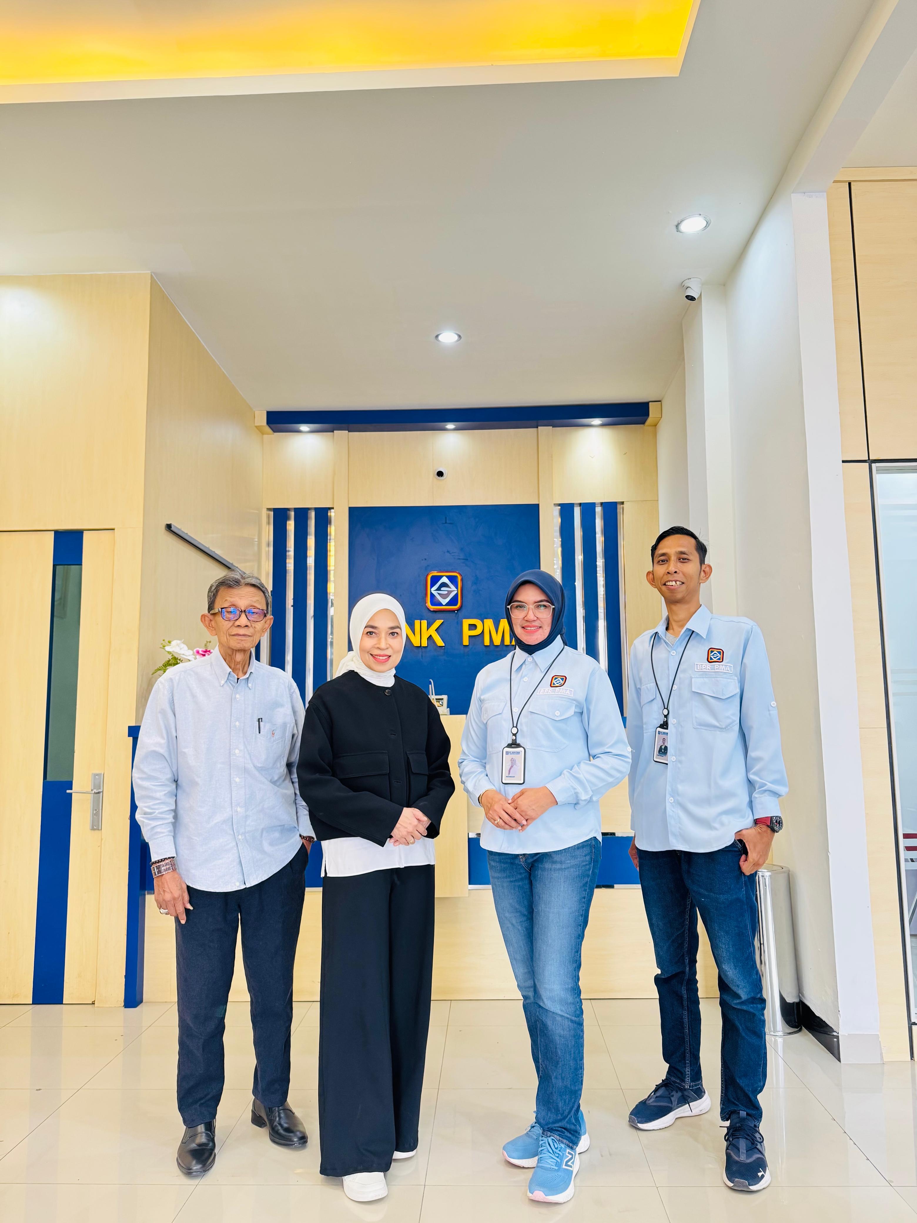 Kika : Zalfitrin (komisaris), Maya Devita Azwar Anas (komut, Desi Susanti (Dirut) dan Yoki Fauzan (Direktur).