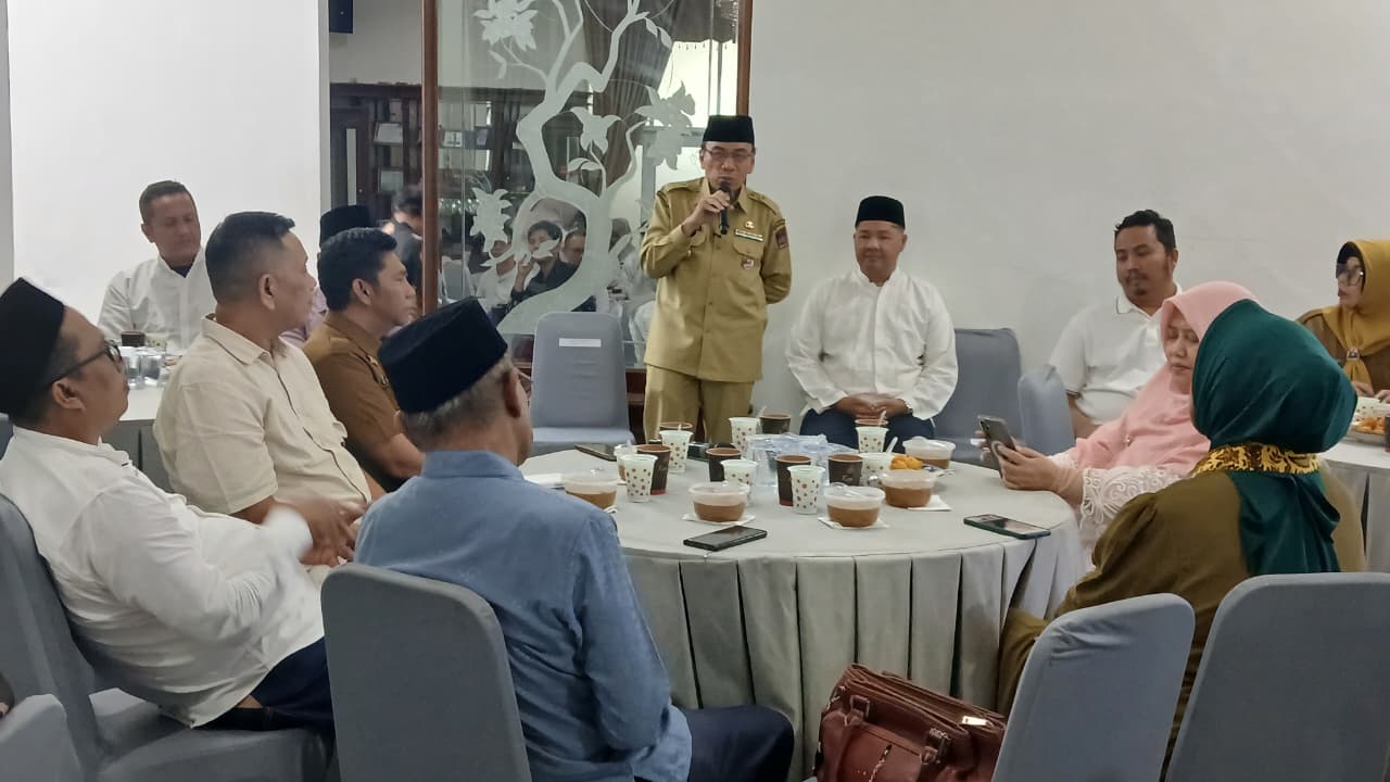 DPD ASITA Sumbar bersama Pemko Padang menggelar kegiatan ramah-tamah, diskusi pariwisata, sekaligus buka puasa bersama di Rumah Dinas Wakil Wali Kota Padang, Senin (9/3).