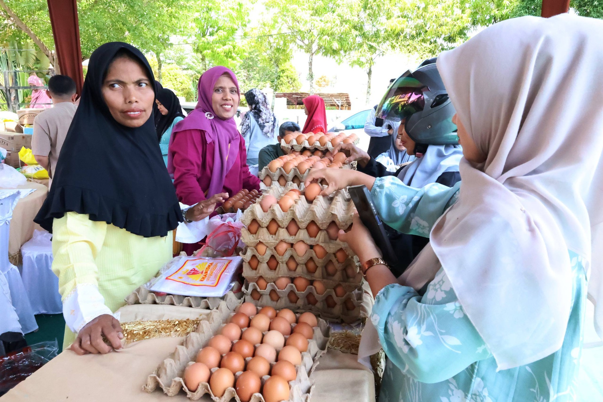 Pasar Murah Ramadan di halaman Kantor Kejari Pariaman pada Kamis siang (12/3/2026). 