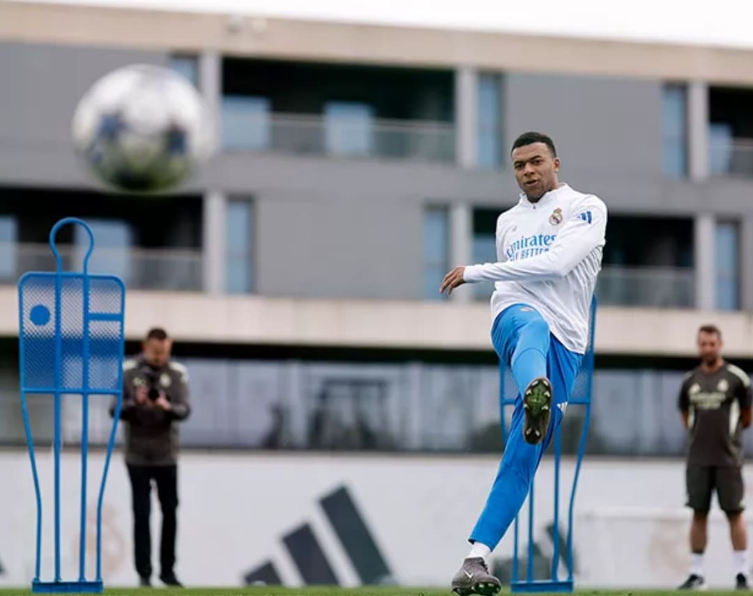 Kylian Mbapp&eacute; kembali berlatih meski masih dalam pemulihan cedera lutut kiri dan tidak tampil pada laga Real Madrid vs Manchester City.(Foto: realmadrid.com)
