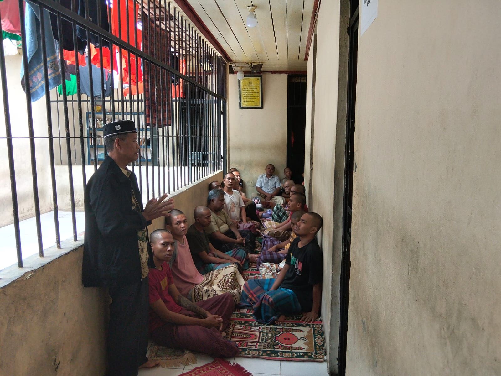atuan Tahanan dan Barang Bukti (Tahti) Polres Solok Kota kembali menginisiasi program pembinaan nonfisik bagi para penghuni rumah tahanan. Kegiatan tersebut digelar pada Rabu (11/3/2026).