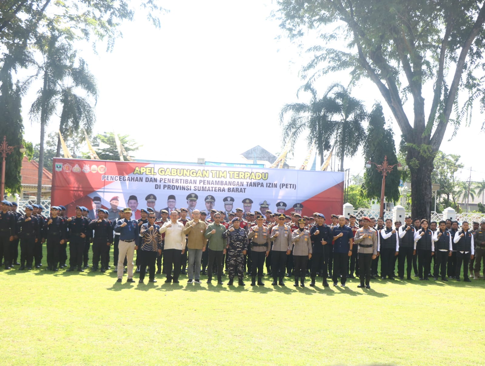 Tim terpadu Sumbar gelar apel gabungan untuk penertiban PETI. Regulasi tambang rakyat disiapkan, kerugian akibat tambang ilegal disebut mencapai triliunan rupiah.