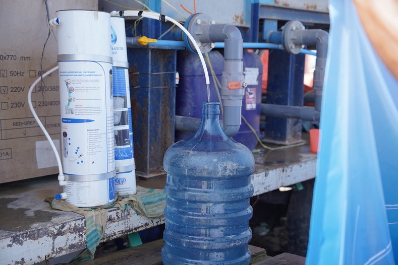 Kolaborasi ParagonCorp dan ITB menghadirkan teknologi filter air di Desa Sukajadi, Aceh Tamiang, menyediakan akses air bersih bagi sekitar 1.200 warga.