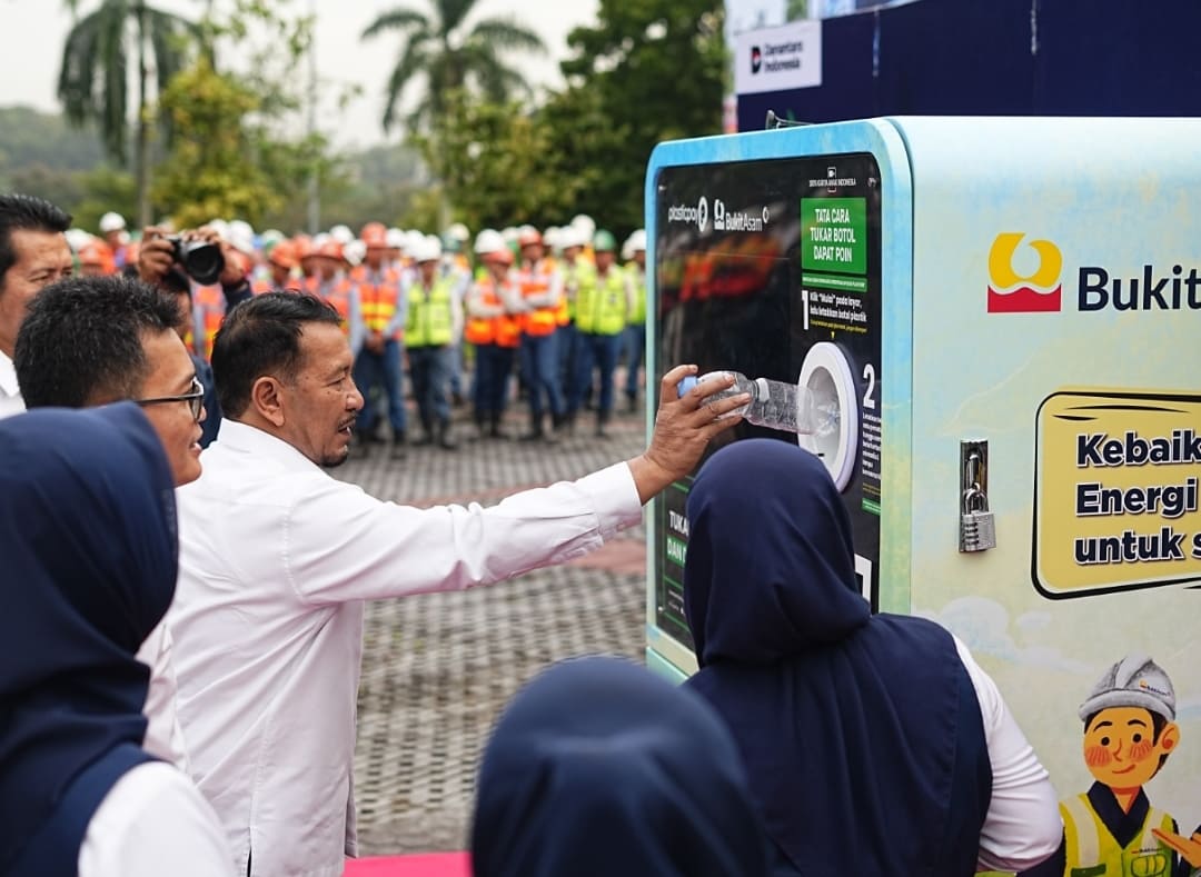 PT Bukit Asam (PTBA) meluncurkan Reverse Vending Machine (RVM) sebagai bagian dari inisiatif pengelolaan sampah plastik berbasis digital.(Foto: Corcom)