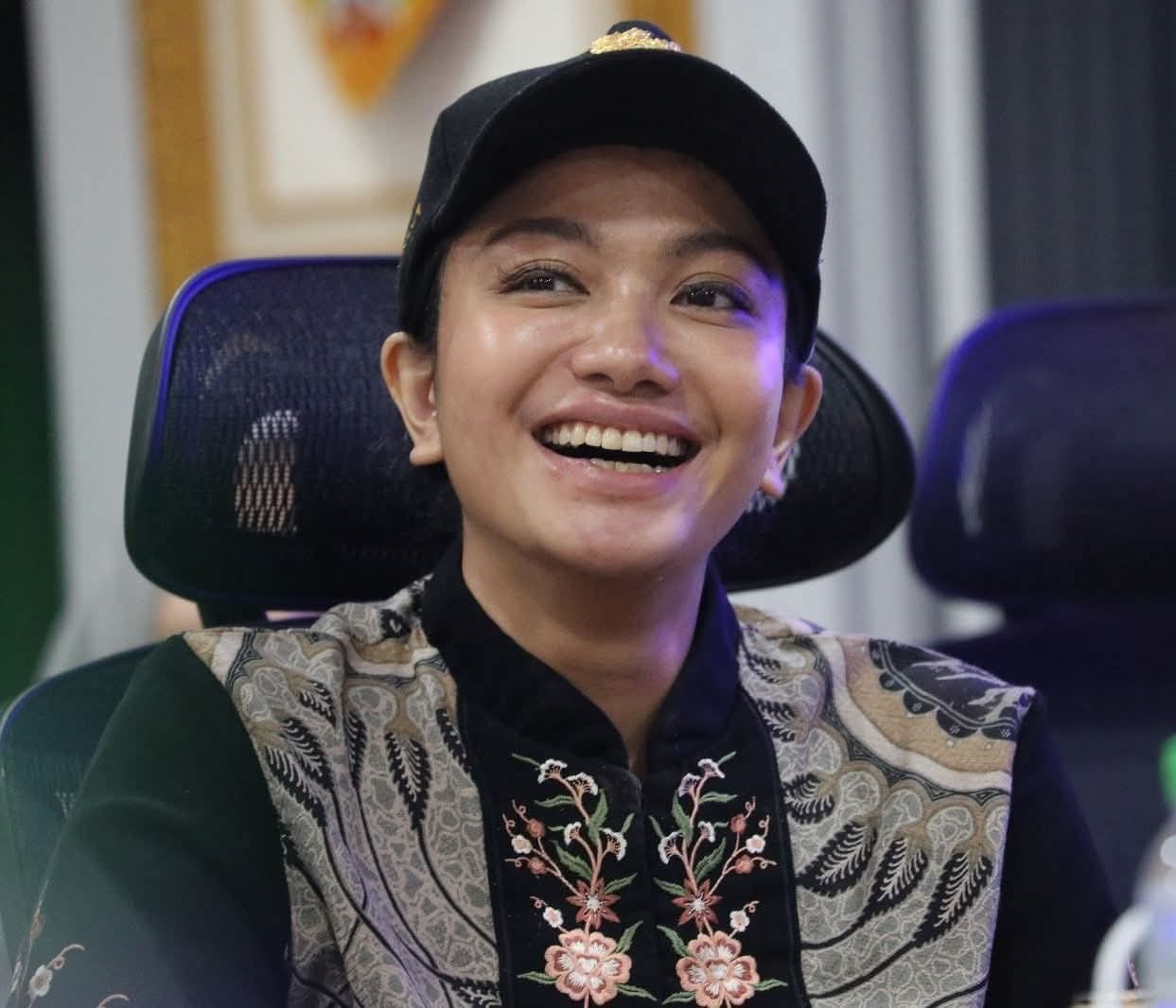 Bupati Dharmasraya, Annisa Suci Ramadhani.
