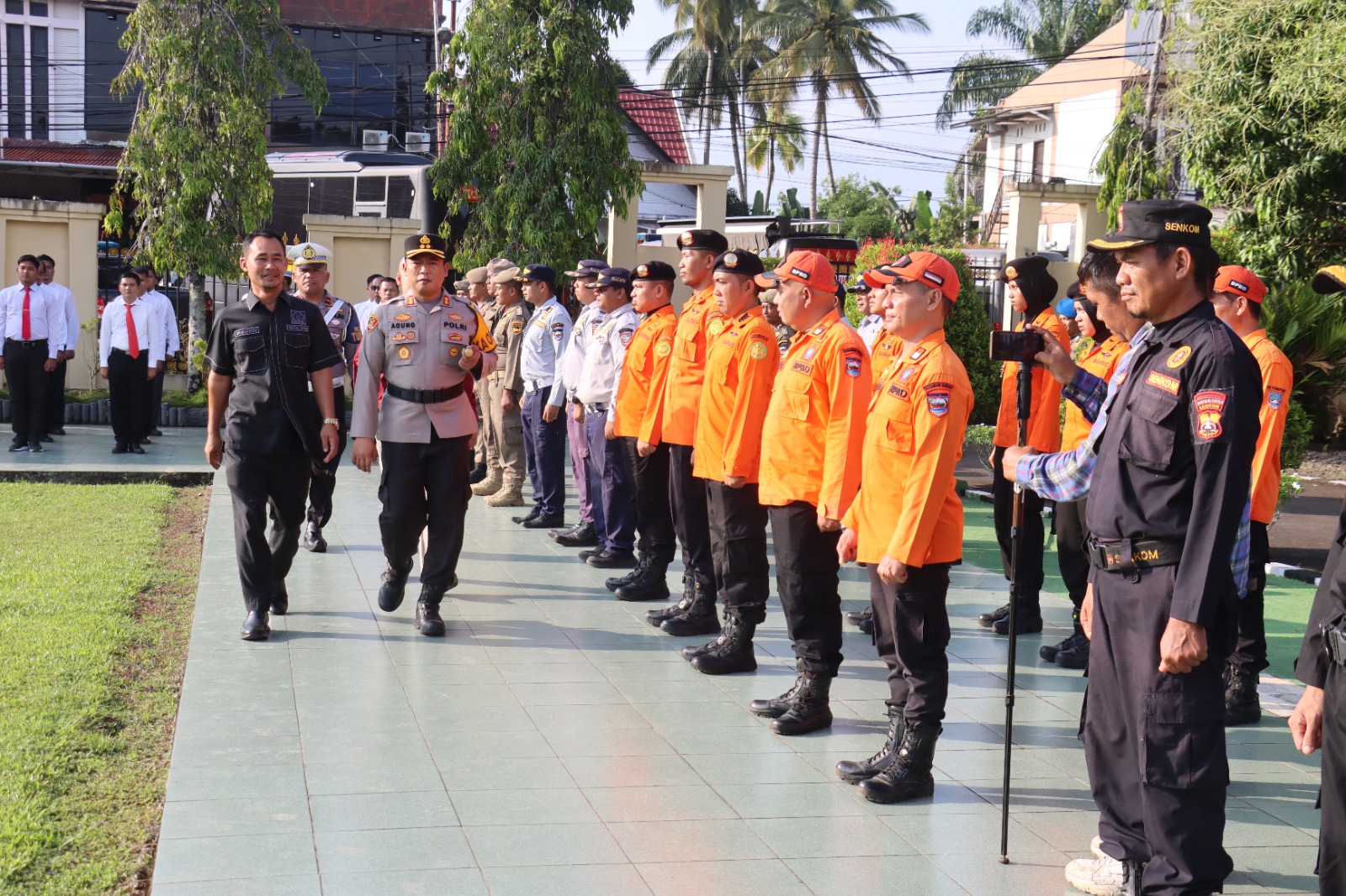Kepolisian Resor Pasaman Barat menggelar Apel Gelar Pasukan Operasi Ketupat Singgalang 2026 di halaman Mapolres Pasaman Barat, Kamis (12/3/2026) sore.