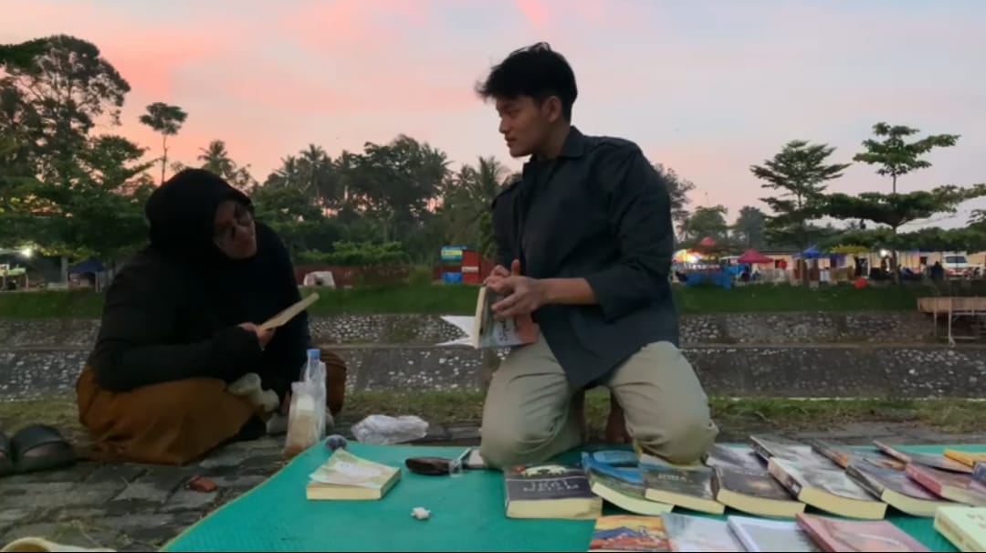 Ngabubu-Read Batang Agam hadirkan lapak baca sederhana di Payakumbuh, ruang terbuka untuk membaca, berdiskusi, dan menumbuhkan literasi masyarakat.