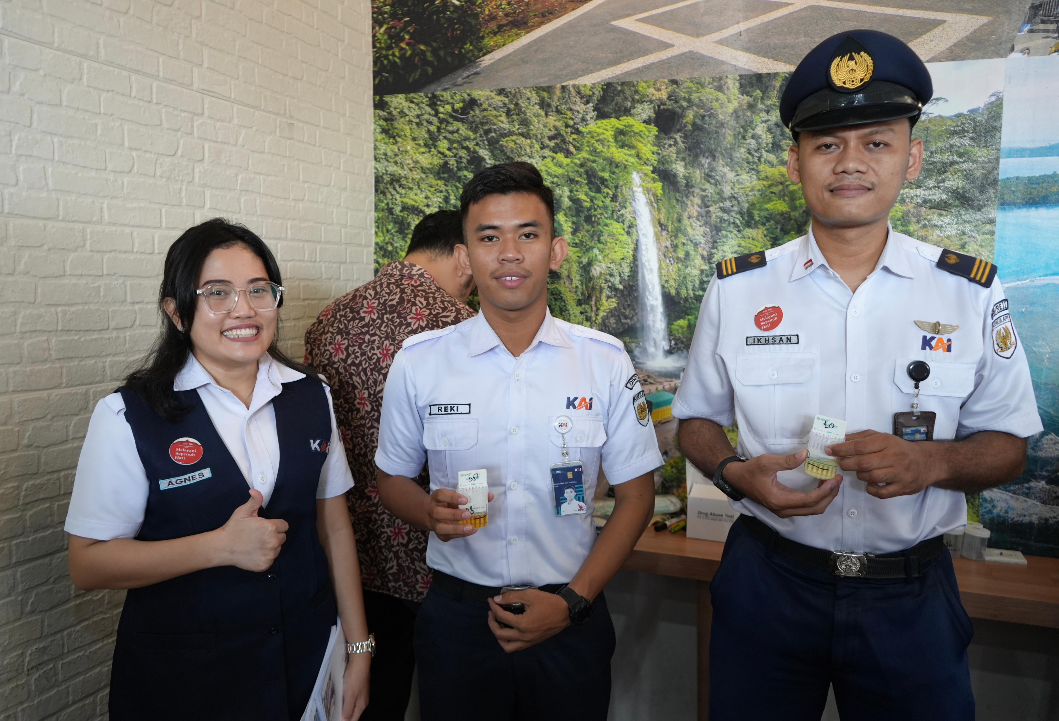 KAI Divre II Sumbar bersama BNN Sumbar gelar tes narkoba acak bagi pegawai di Stasiun Padang guna memastikan kesiapan pelayanan dan keselamatan Angkutan Lebaran 2026.