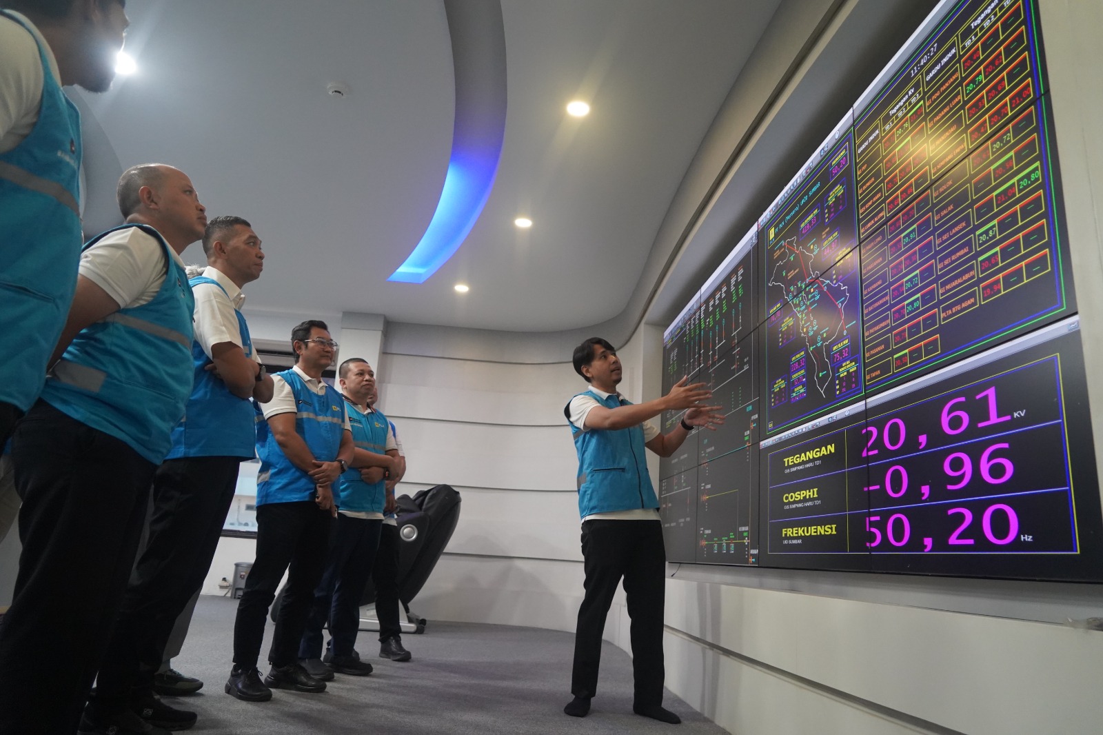 PLN memastikan keandalan pasokan listrik di Sumbar selama Ramadan hingga Idul Fitri 1447 H melalui pengecekan sistem, infrastruktur, dan kesiapan personel.