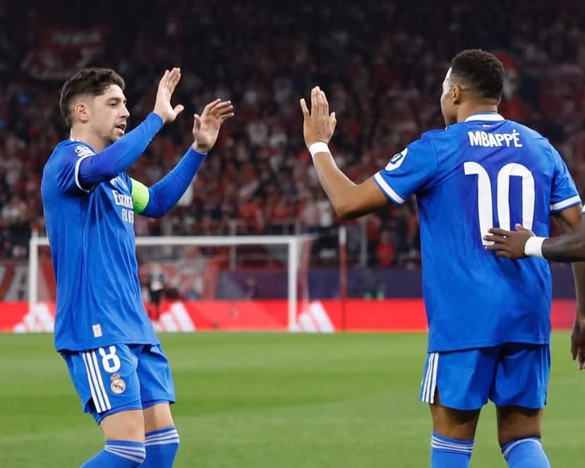 Federico Valverde dan Kylian Mbapp&eacute; saat memperkuat Real Madrid beberapa waktu lalu. Dalam laga La Liga melawan Elche CF malam ini, Mbappe masih absen. (Foto: Dok. Instagram/@fedevalverde)