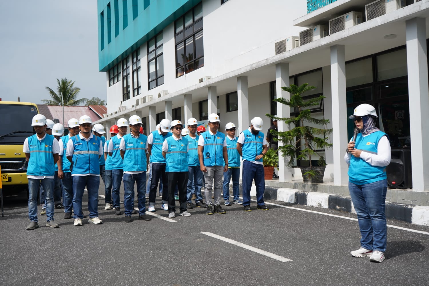 PLN UID Sumbar menggelar Apel Siaga Kelistrikan Ramadan dan Idulfitri 1447 H untuk memastikan pasokan listrik tetap andal selama meningkatnya aktivitas masyarakat.