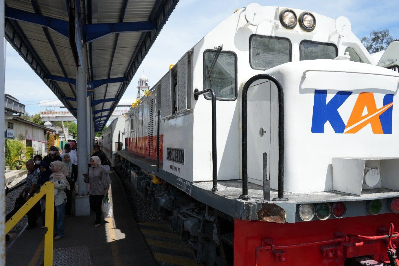 KAI Divre II Sumbar mengimbau penumpang kereta api tidak memakai perhiasan mencolok selama Angkutan Lebaran 2026 demi menjaga keamanan dan kenyamanan perjalanan.