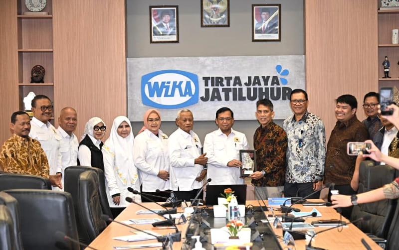 Nevi Zuairina kunjungan kerja spesifik Komisi VI DPR RI ke proyek Sistem Penyediaan Air Minum (SPAM) Regional Jatiluhur di PT WIKA Tirta Jaya Jatiluhur, Jumat (13-3-2026).(Foto: Tim NZ)