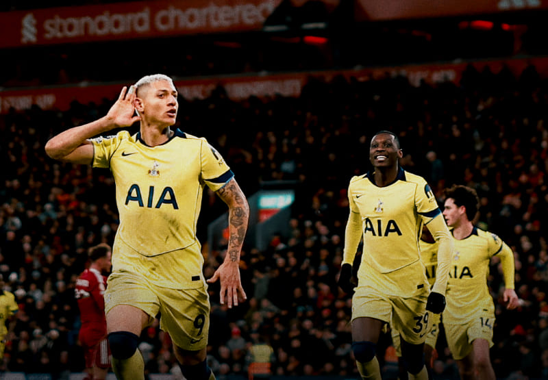 Richarlison mencetak gol penyeimbang untuk Tottenham Hotspur pada menit ke-90 saat hadapi Liverpool dalam lanjutan Premier League 2025&ndash;2026 di Anfield. (Foto: x.com/SpursOfficial)