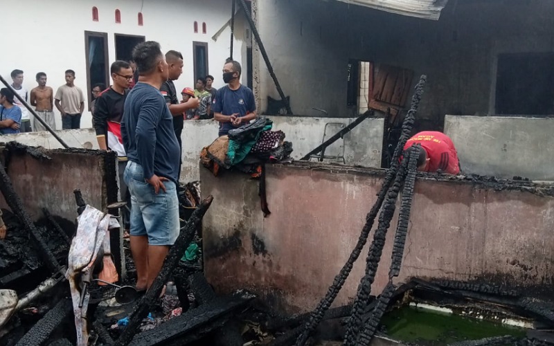 Kebakaran rumah di Painan Timur, Pesisir Selatan, Rabu (18/3/2026) menyebabkan kerugian Rp300 juta.