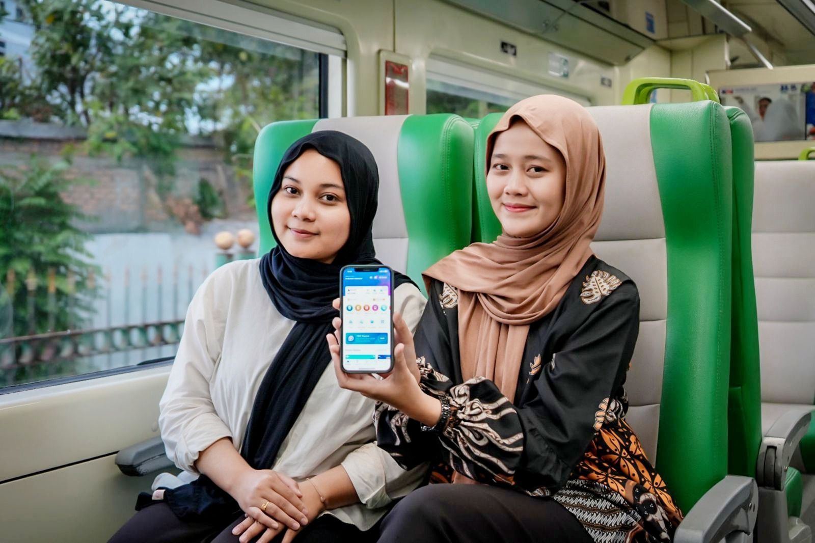 Penjualan tiket kereta api Lebaran 2026 di Sumbar mencapai 66.945 kursi. KAI Divre II Sumbar masih menyediakan 104.475 tempat duduk hingga 1 April 2026.