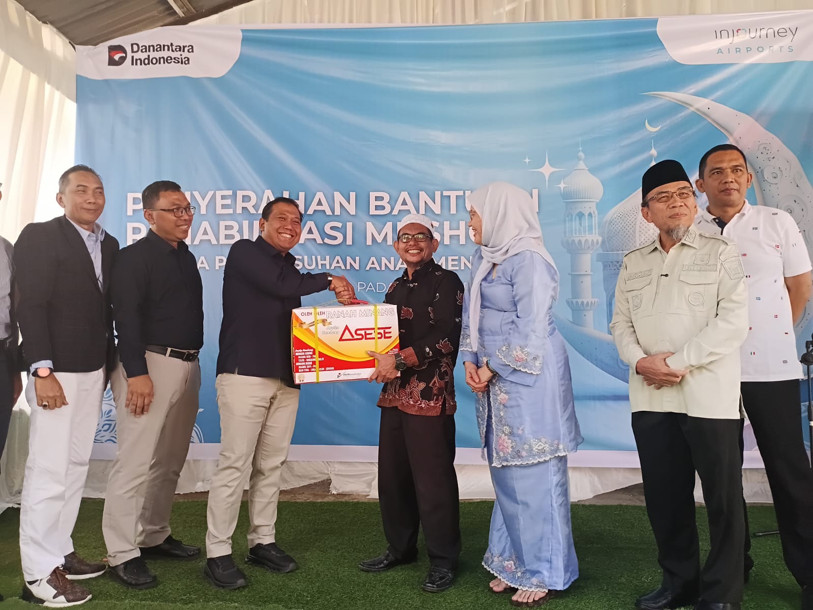 PT Angkasa Pura Indonesia menyalurkan bantuan Rp200 juta untuk rehabilitasi Musala Muhajirin di Panti Asuhan Anak Mentawai, Lubuk Begalung, Padang.