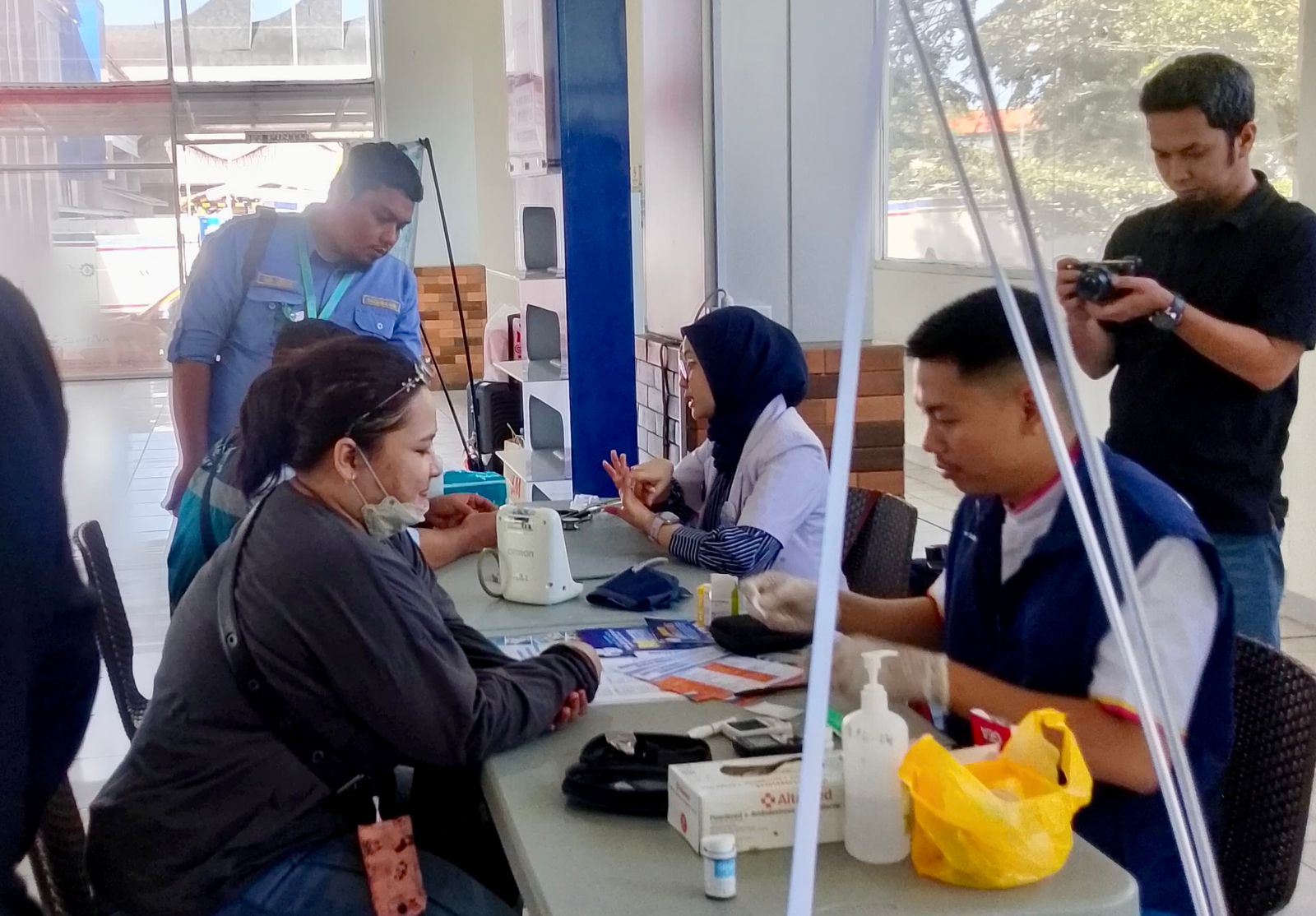 KAI Divre II Sumbar siagakan pos kesehatan di Stasiun Padang, Naras, dan Kayutanam selama Angkutan Lebaran 1447 H, lengkap dengan tenaga medis dan ambulans.