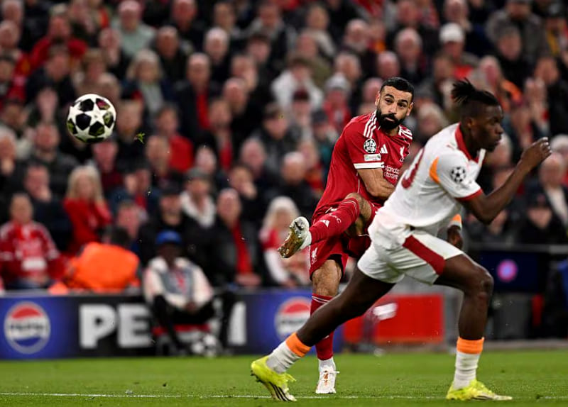 Mohamed Salah cetak gol ke‑50 di Liga Champions UEFA saat Liverpool menaklukkan Galatasaray 4‑0 di Anfield, memastikan tiket perempat final dan menghadapi PSG.(Foto: UEFA.com)