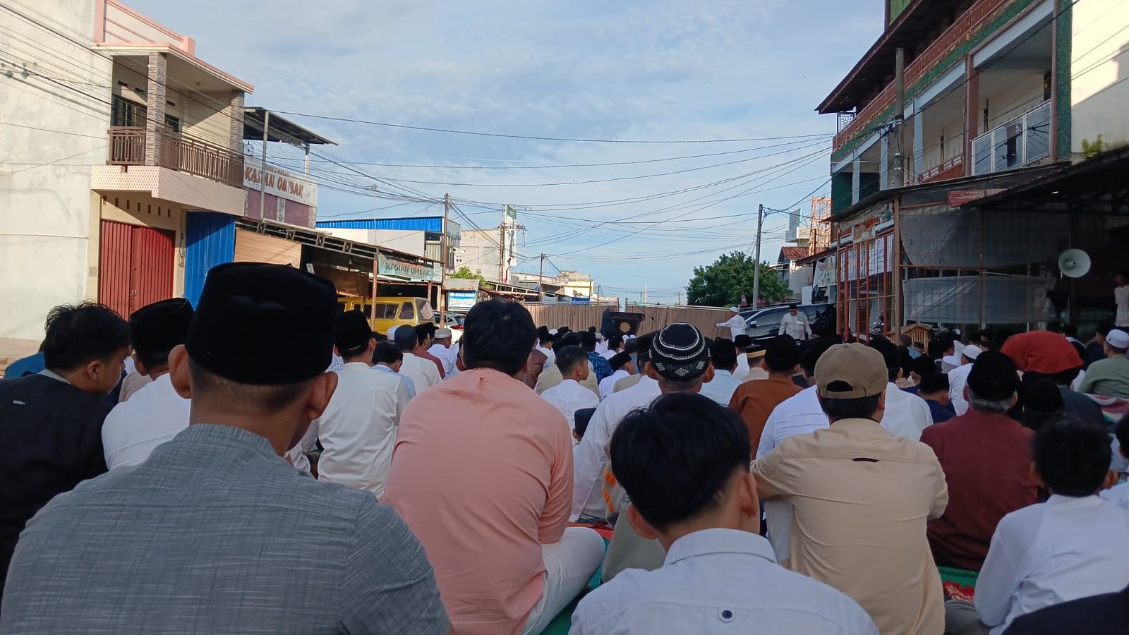 Jemaah Muhammadiyah di Saniangbaka, Kecamatan X Koto Singkarak, Kabupaten Solok, menggelar Shalat Idul Fitri 1447 Hijriah, Jumat (20/3/2026) di halaman Madrasah Awaliyah Muhammadiyah Saniangbaka.