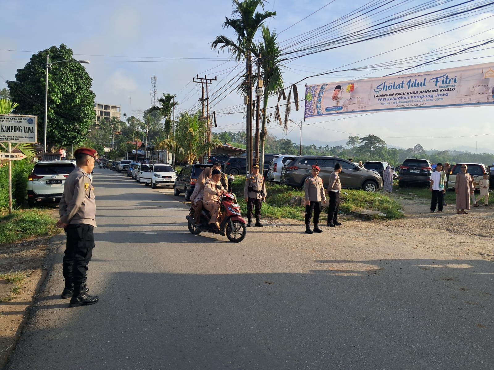 Polres Solok Kota amankan Salat Idul Fitri 1447 H, pastikan lalu lintas lancar dan ibadah masyarakat berlangsung aman dan nyaman.